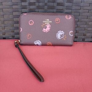 Coach Slim Accordian Zip Around Wallet With Poppy Floral.